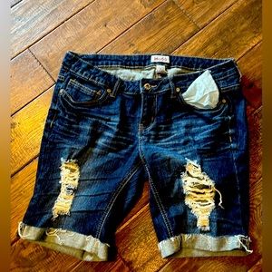Mudd sz 11 Jeans shorts ladies